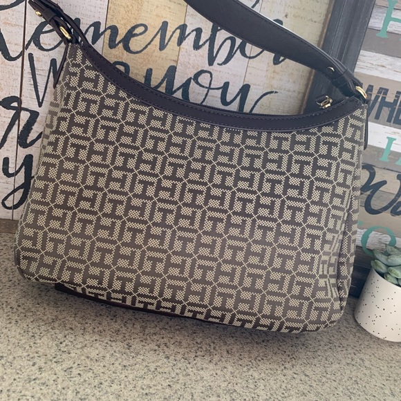 Tommy Hilfiger Monogram Purse - Picture 3 of 6